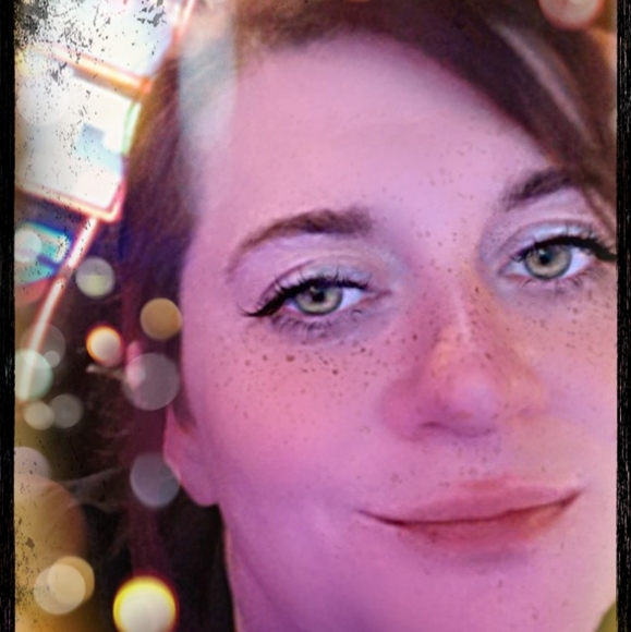 Meet your Posher, Colette an - Picture 2 of 3